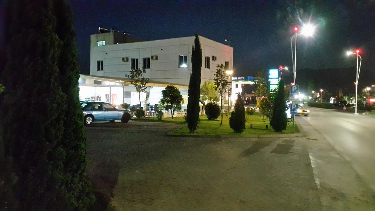 Hotel Alpet Rinas Exterior foto