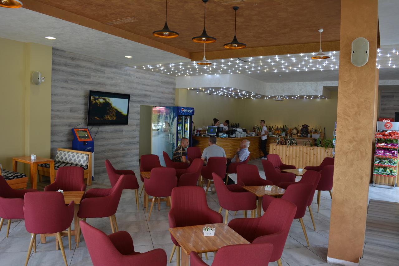 Hotel Alpet Rinas Exterior foto
