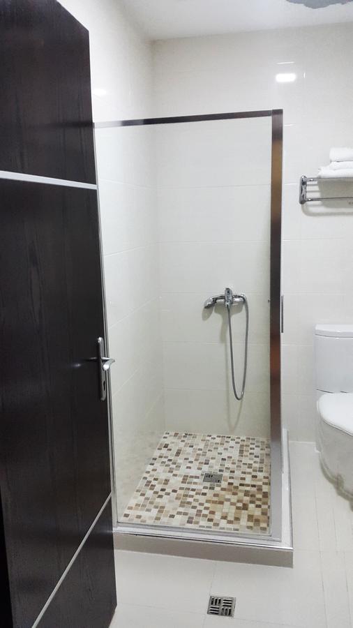 Hotel Alpet Rinas Exterior foto